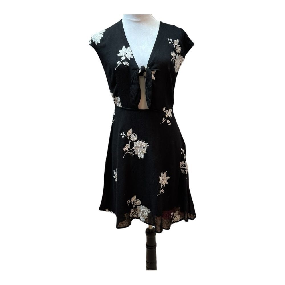 Floral Embroidered‎ Mini Dress Black Tie Front Keyhole  V Neck Sleeveless